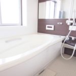 浴槽の高さはどうすれば良いのか？低い方が入りやすい？